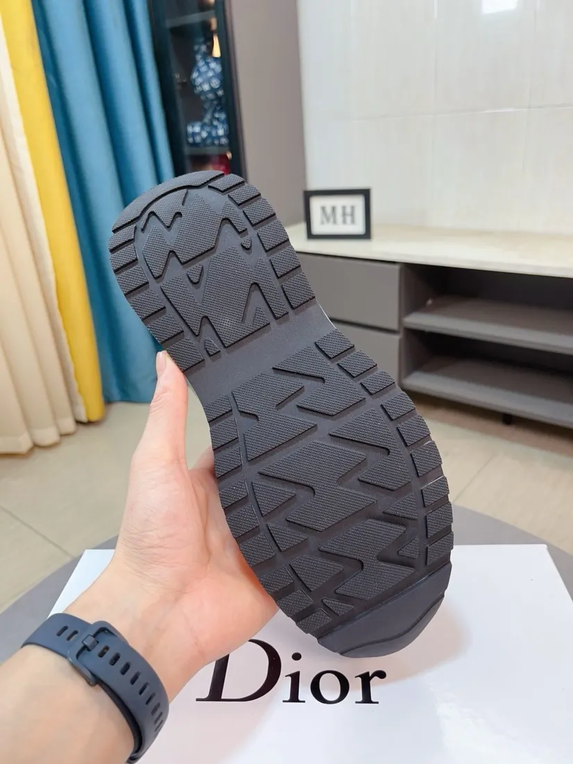Ex-factory price 400🌹🌹【Dior】Best-selling model, world premiere on official website🔝High-end brand of men's shoes, latest series on official website: The upper is made of imported cowhide with specially designed fabrics➕Mesh breathable lining. Make walking more convenient and comfortable! Compared with the official quality, Midea’s 1:1 replica. Create a fashionable personality to set off your uniqueness! A must-have for trendy men! Classic style. Men's sizes: 38-44.